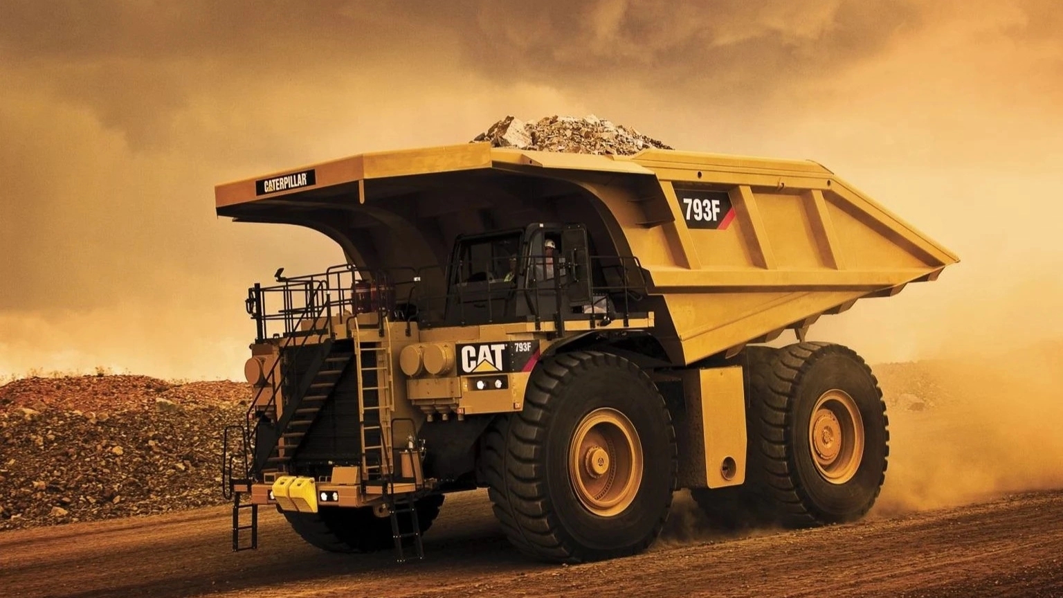 What is a dump truck and what are its uses?